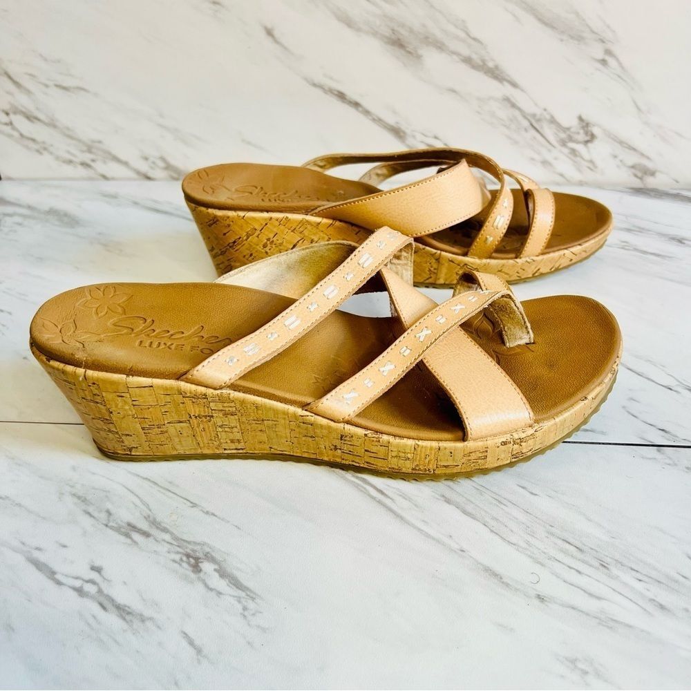 Skechers Beverlee Peace Seeker Tan Luxe Foam Strappy Wedge Sandals Womens 9.5